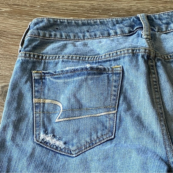 American Eagle Shorts Women’s Size 8 Distressed Cut Off Blue Light Wash Denim - Picture 10 of 12